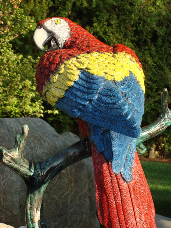 macaw statues, parrot statues, parrot sculptures, macaw sculptues